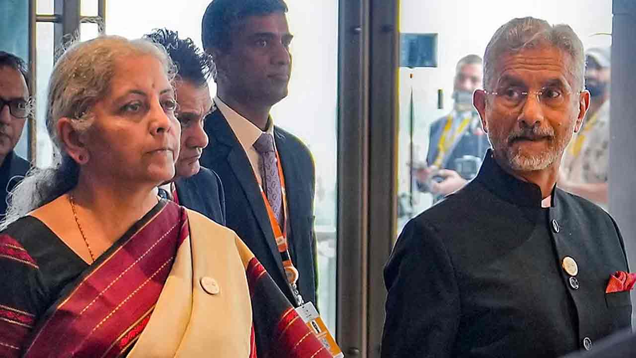 Lok Sabha polls: లోక్‌స‌భ బ‌రిలో కేంద్ర మంత్రులు సీతారామ‌న్‌, జైశంక‌ర్‌ !