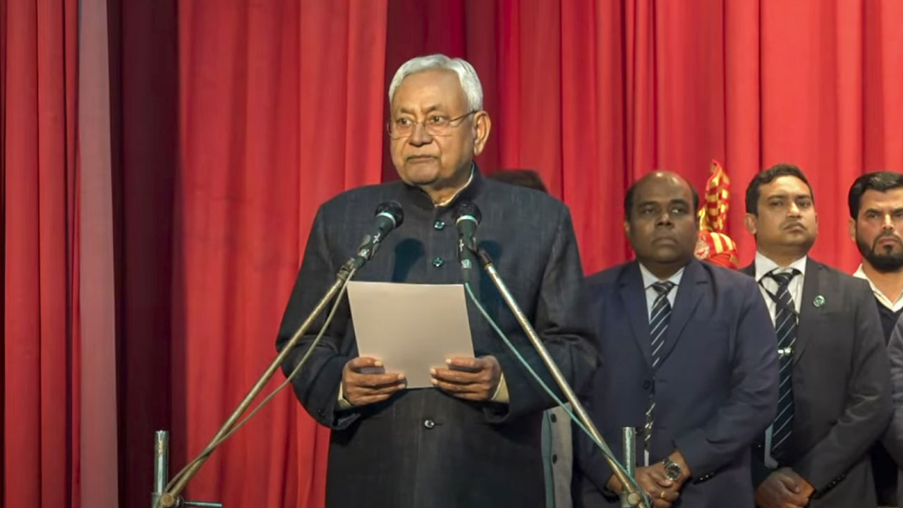 Nitish Kumar | తొమ్మిదోసారి బిహార్‌ సీఎంగా ప్రమాణం చేసిన నితీశ్‌ కుమార్‌.. మంత్రివర్గంలో ఎవరున్నారంటే..