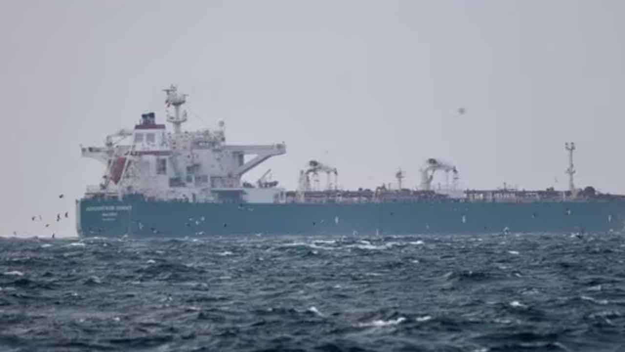 ఆయిల్‌ ట్యాంకర్‌ను స్వాధీనం చేసుకున్న ఇరాన్‌