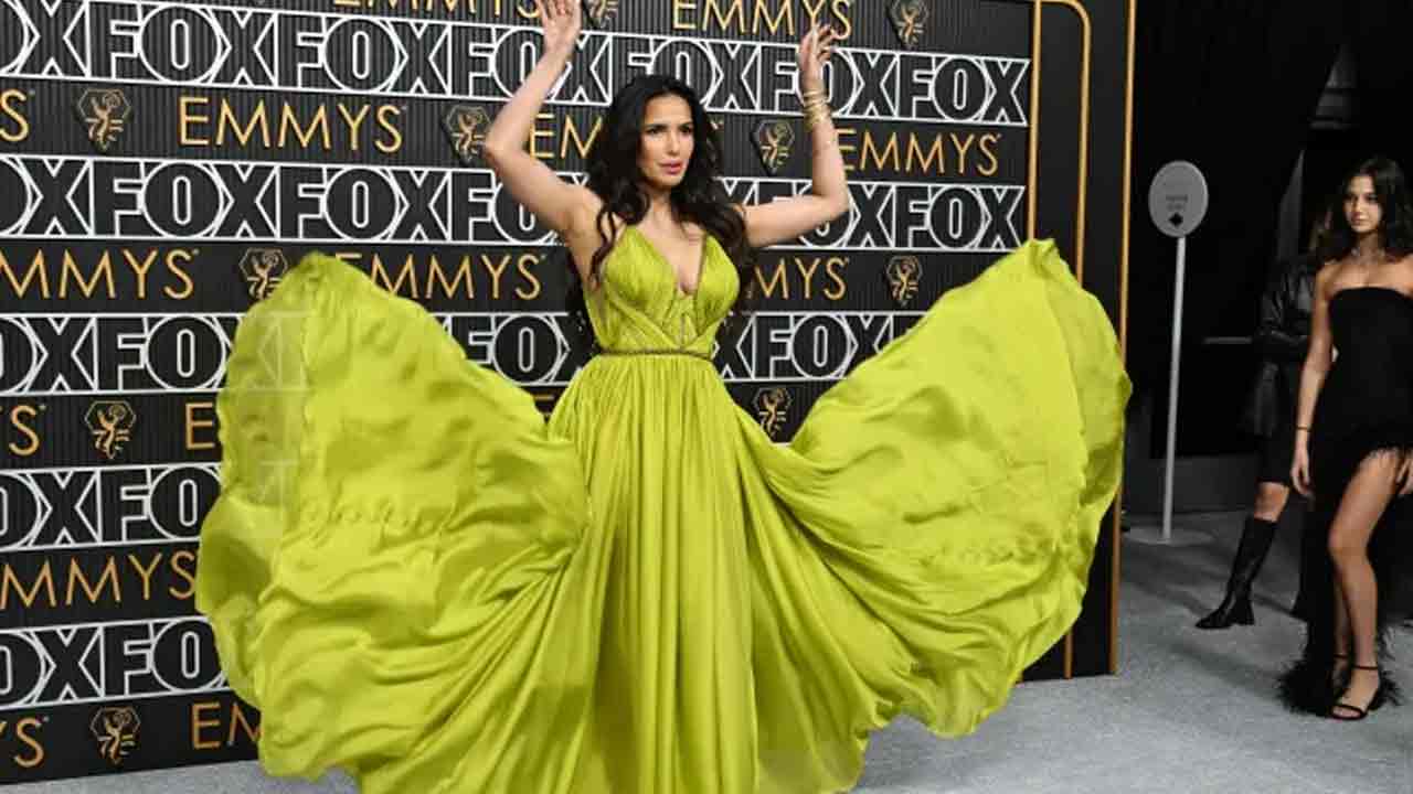 Padma Lakshmi: ఎమ్మీ రెడ్‌కార్పెట్‌పై లైమ్ గ్రీన్‌లో మెరిసిన ప‌ద్మా ల‌క్ష్మీ