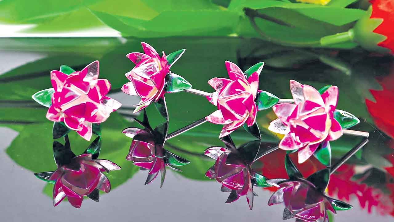 Pooja Decoration | నిత్యపూజ కోసం పువ్వులు సమకూర్చుకోవడం కష్టమవుతోందా.. ఇదిగో మీకోసమే!