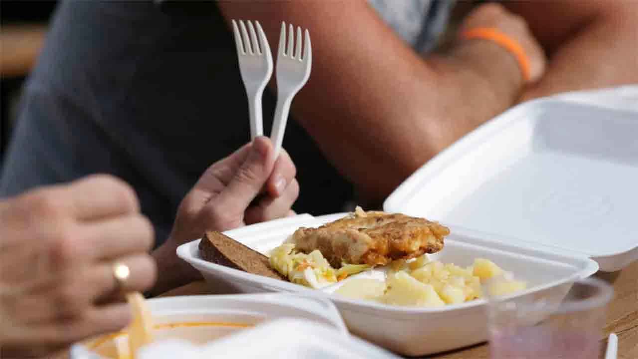 ప్లాస్టిక్‌ మయంగా సూపర్‌ మార్కెట్ల తిండి!