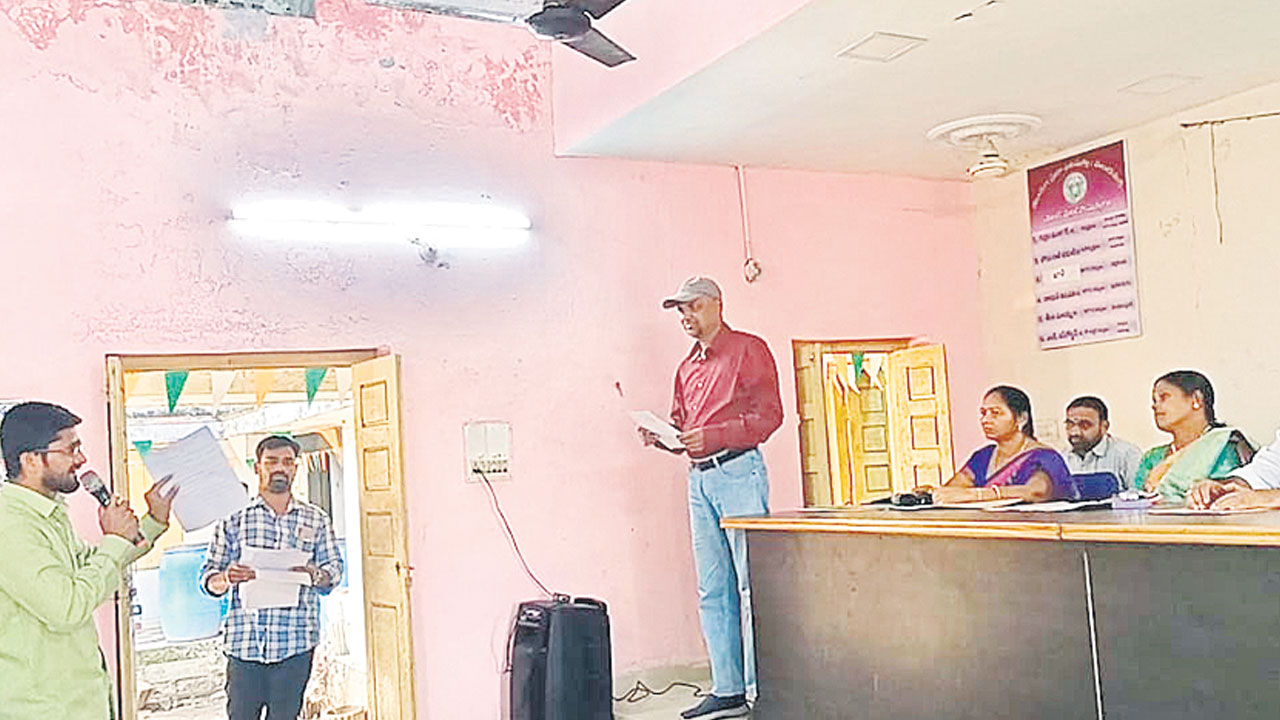 రైతుబంధు, రుణమా ఫీఇంకెప్పుడు?