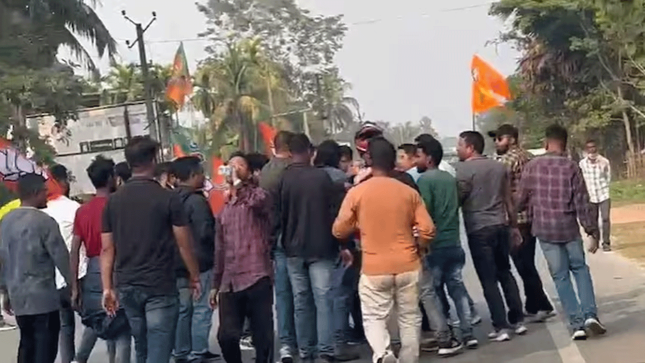 Bharat Jodo Nyay Yatra | రాహ‌ల్ యాత్ర‌లో బీజేపీ ర‌గ‌డ : జైరాం ర‌మేష్ వాహ‌నం ధ్వంసం