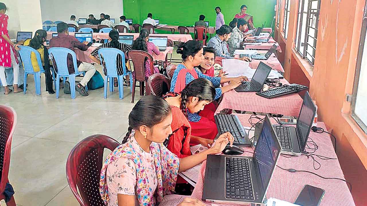 ఆన్‌లైన్‌లోకి అభయహస్తం