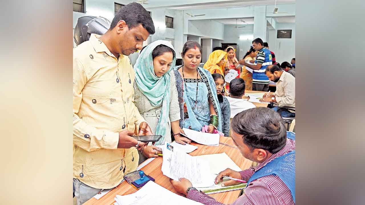 ప్రజాపాలనలో 24,74,325 దరఖాస్తులు