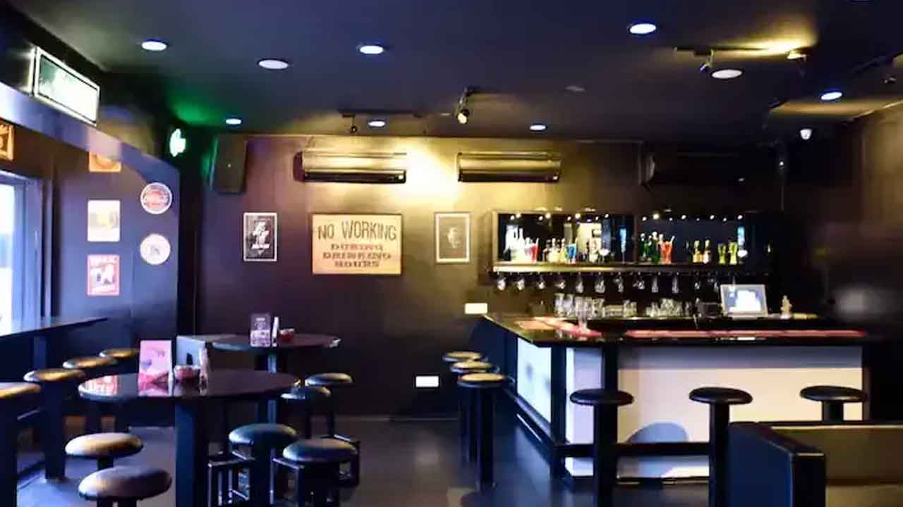 ఆఫ్టర్‌ 9.. అంతా రచ్చ.. పబ్‌ నిర్వాహకుడు సహా ఐదుగురి అరెస్ట్‌