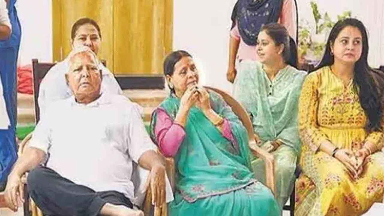 రబ్రీదేవికి ఢిల్లీ కోర్టు సమన్లు