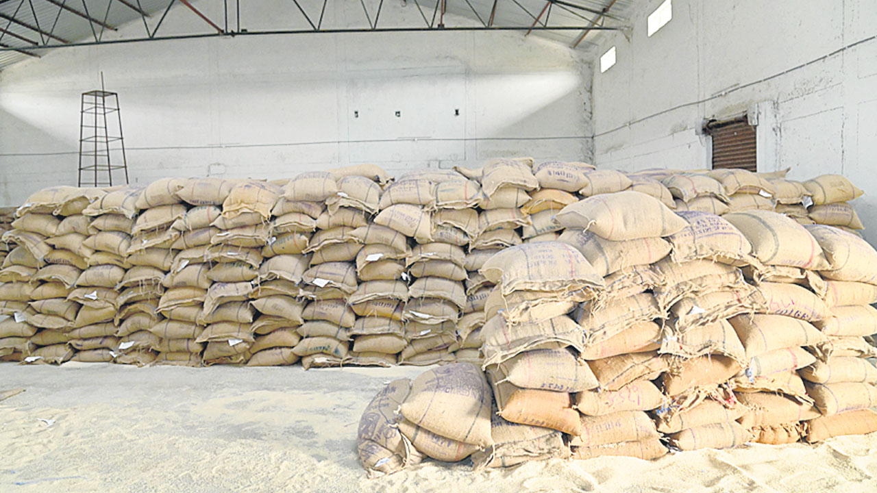 పండుగ పూట పరేషాన్‌