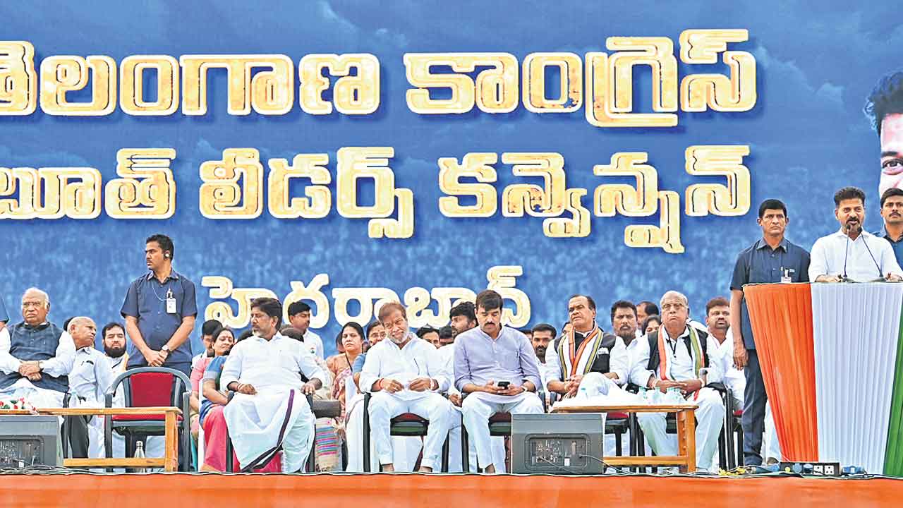 Mallikarjun Kharge | మళ్లీ బీజేపీ వస్తే ప్రజాస్వామ్యం ఖూనీ.. తెలంగాణ దేశానికే మాడల్‌ రాష్ట్రంగా మారాలి: మల్లికార్జున్‌ ఖర్గే