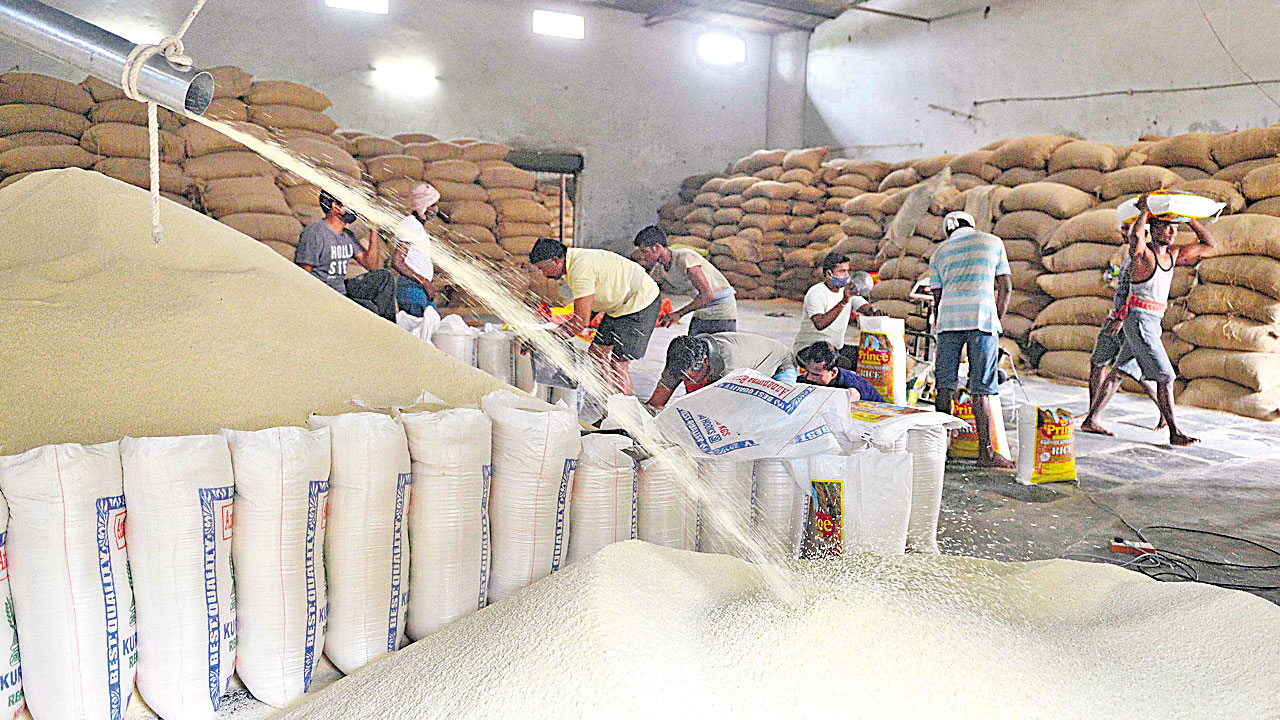 మిల్లర్లకు పెనాల్టీ..