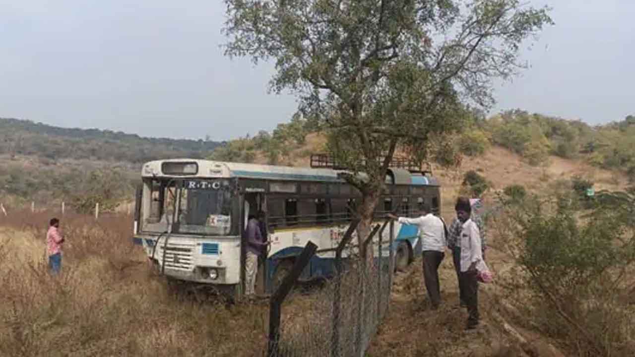 ఆర్టీసీ బస్సు బ్రేకులు ఫెయిల్‌