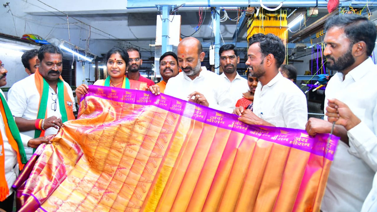 Sircilla | అయోధ్య రామయ్యకు సిరిసిల్ల బంగారు చీర.. 26 ప్రధానికి అందించనున్న చేనేత కళాకారుడు