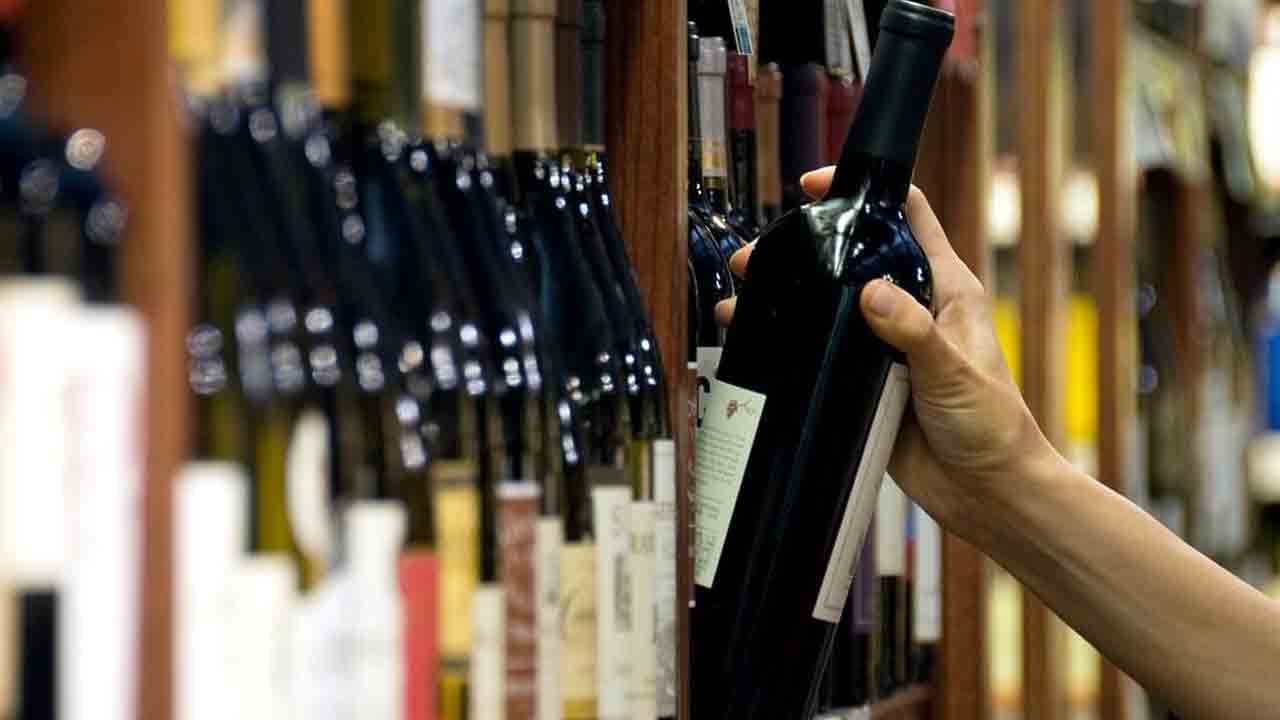 Saudi Arabia | సౌదీ అరేబియాలో తొలిసారిగా మద్యం దుకాణం..! ఎవ‌రి కోస‌మంటే..?