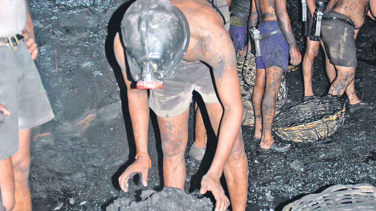 Singareni | సింగరేణిలో వన్‌ డే జాబ్‌.. అట్ల ఉద్యోగమిచ్చి.. ఇట్ల గుంజుకున్నరు