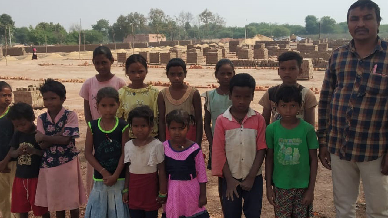 బడి బయటి పిల్లలు 1,214 మంది