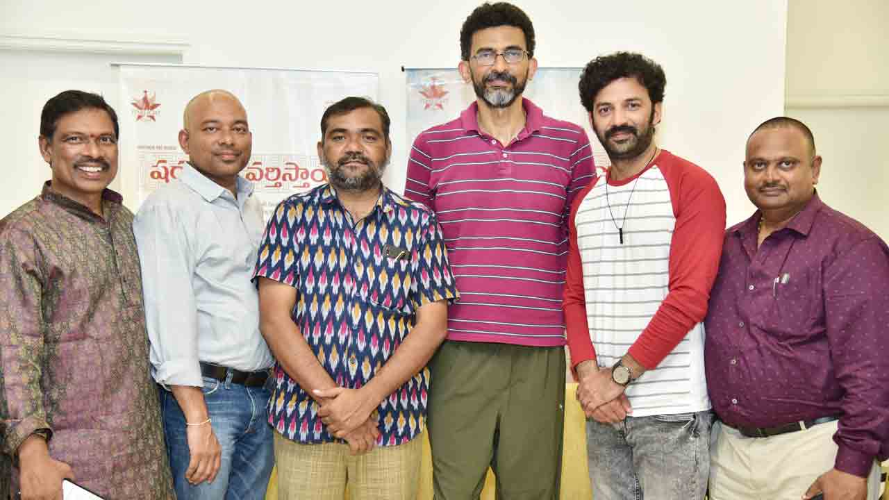 పన్నెండు గుంజల పందిర్ల కిందా..