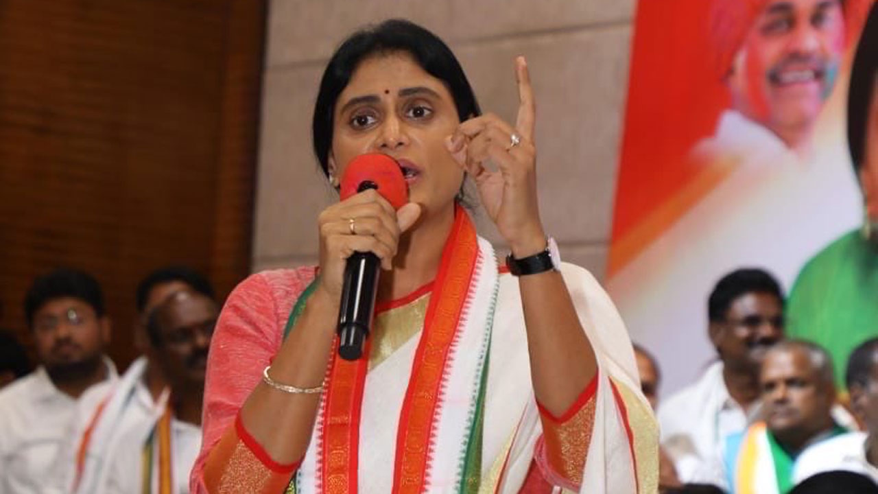 YS Sharmila | షర్మిలను కాంగ్రెస్‌ అధ్యక్షురాలిని చేసింది.. కేవలం జగన్‌ను విమర్శించడానికేనా?.. మండిపడ్డ వైసీపీ నేతలు