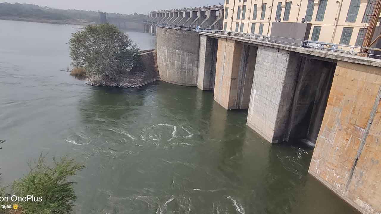 Singuru Project | సింగూరు ప్రాజెక్టు క్రస్ట్ గేట్లు మూసివేత