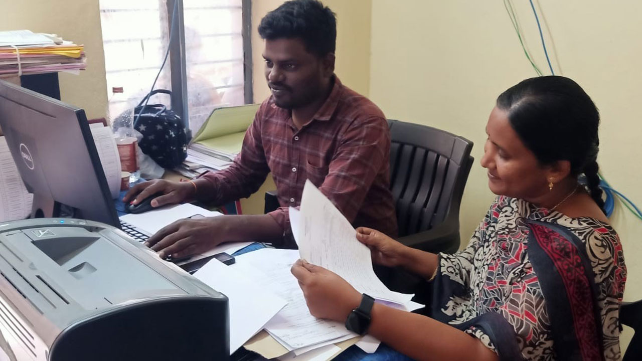 మందకొడిగా ప్రజాపాలన డాటా ఎంట్రీ