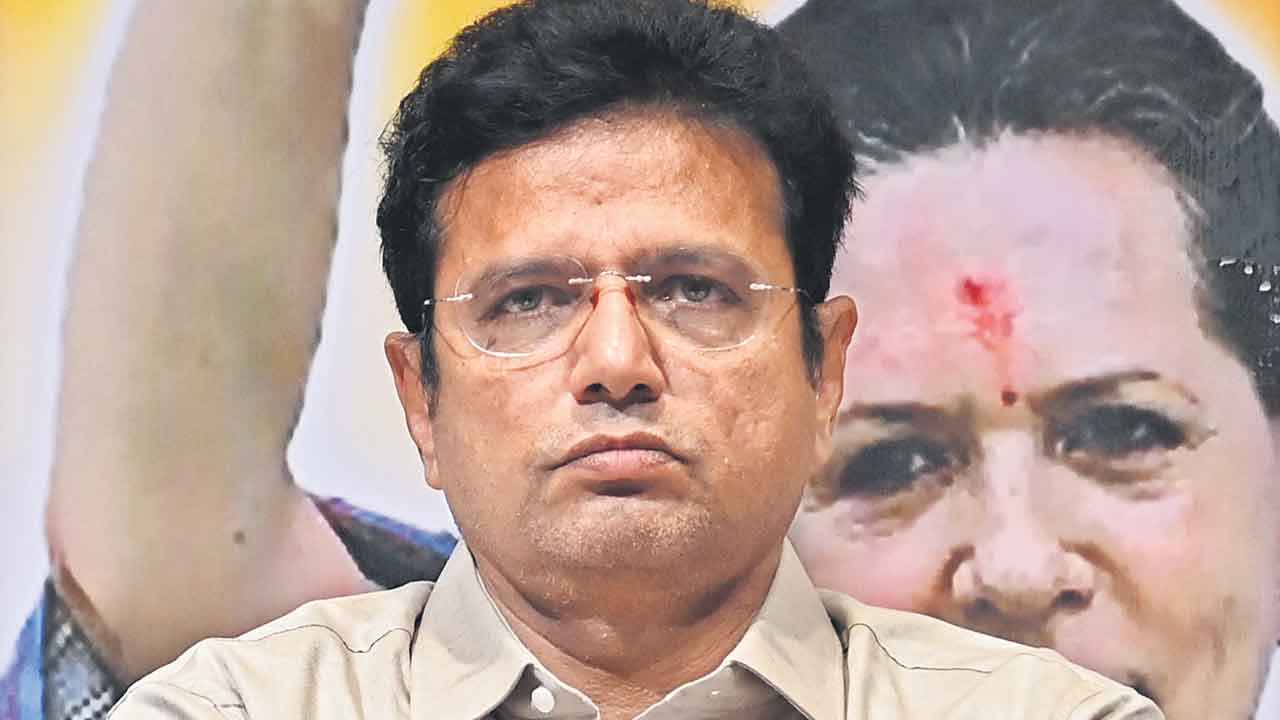 కాంగ్రెస్‌పై బుక్‌లెట్‌ను ఖండిస్తున్నాం