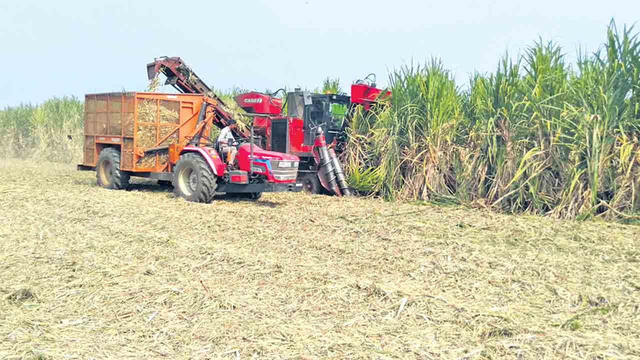 ఆధునిక యంత్రాల వైపు రైతుల చూపు!