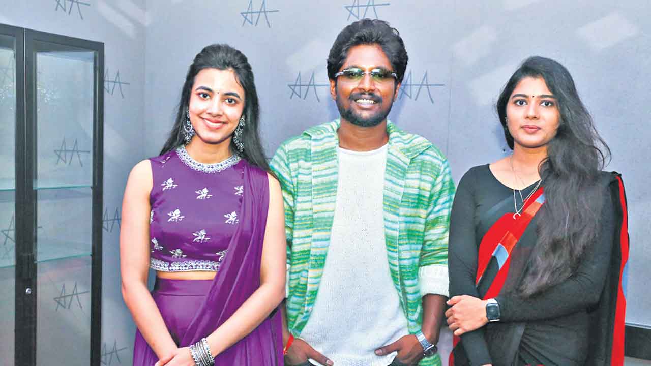 ఊరిలో జరిగే కథ