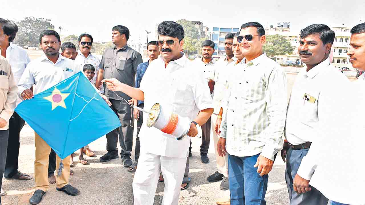 పీపుల్స్‌ప్లాజాలో..