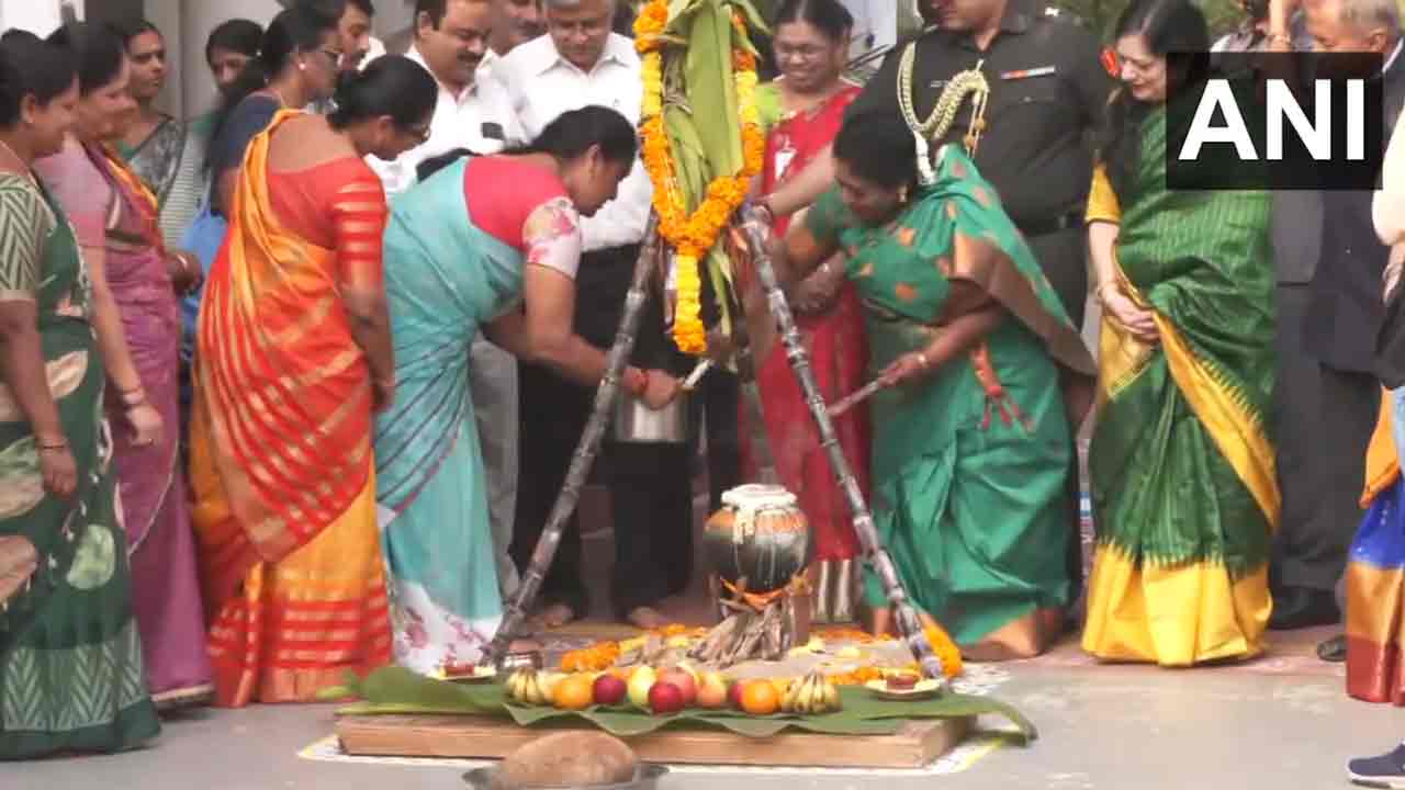 Governor Tamilisai: రాజ్‌భ‌వ‌న్‌లో పాయ‌సం వండిన తెలంగాణ గ‌వ‌ర్న‌ర్‌.. వీడియో