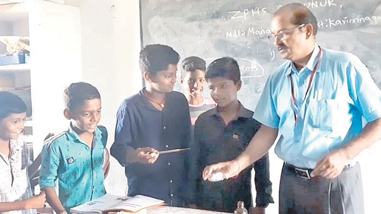 ప్రయోగాత్మక బోధనకు కేరాఫ్‌ ఓదెలు