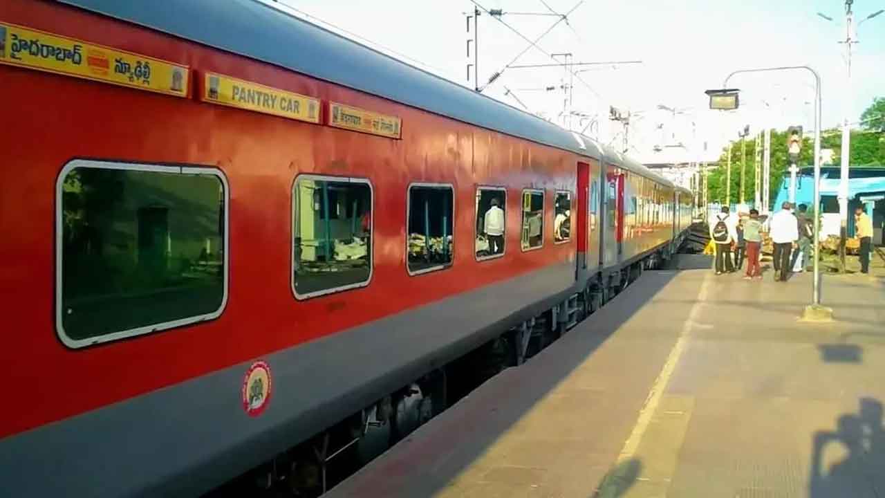 న్యూఢిల్లీ తెలంగాణ ఎక్స్‌ప్రెస్‌ వేళల మార్పు