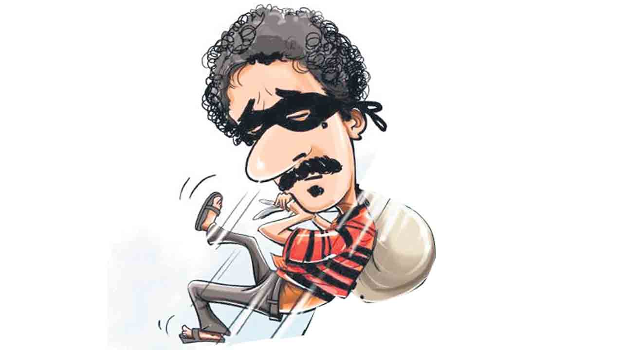 ఠాణా నుంచి దొంగ పరార్‌