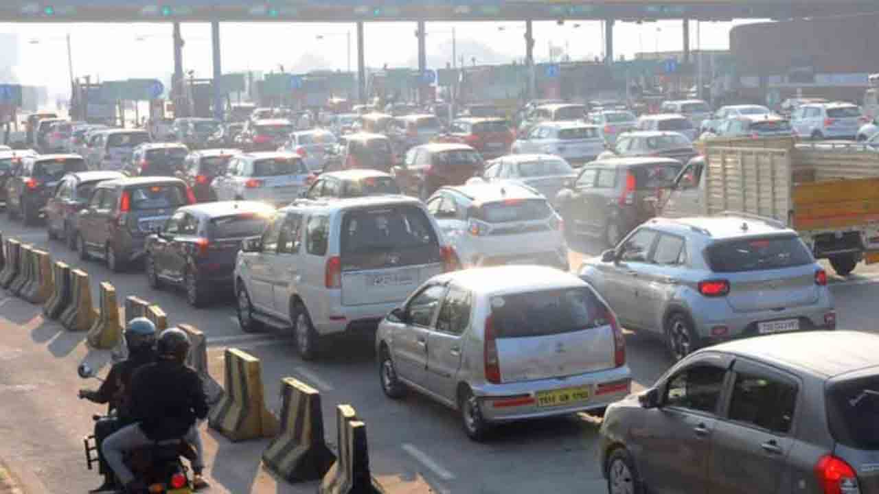 Pollution | కాలుష్యాన్ని పెంచేస్తున్నాయ్‌.. రోడ్లపైకి వేలాది డొక్కు వాహనాలు!