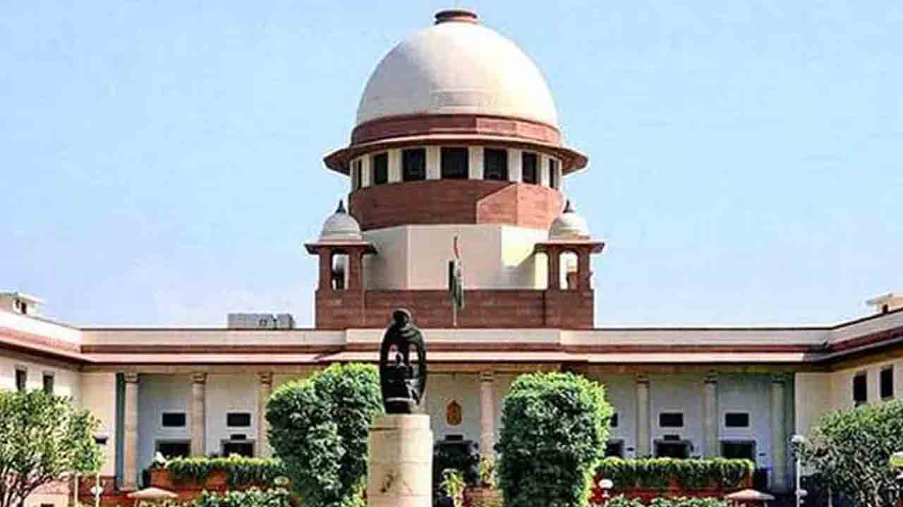 Supreme Court | ట్రాన్స్‌జెండ‌ర్ టీచ‌ర్ పిటిష‌న్‌ను అంగీక‌రించిన సుప్రీంకోర్టు.. అస‌లేం జ‌రిగిందంటే..?