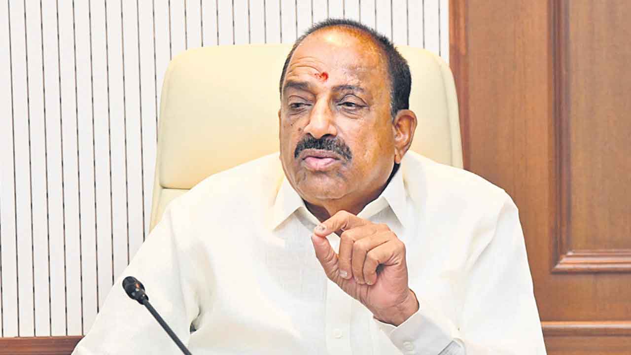 ఎరువుల పంపిణీలో జాప్యం చేయొద్దు