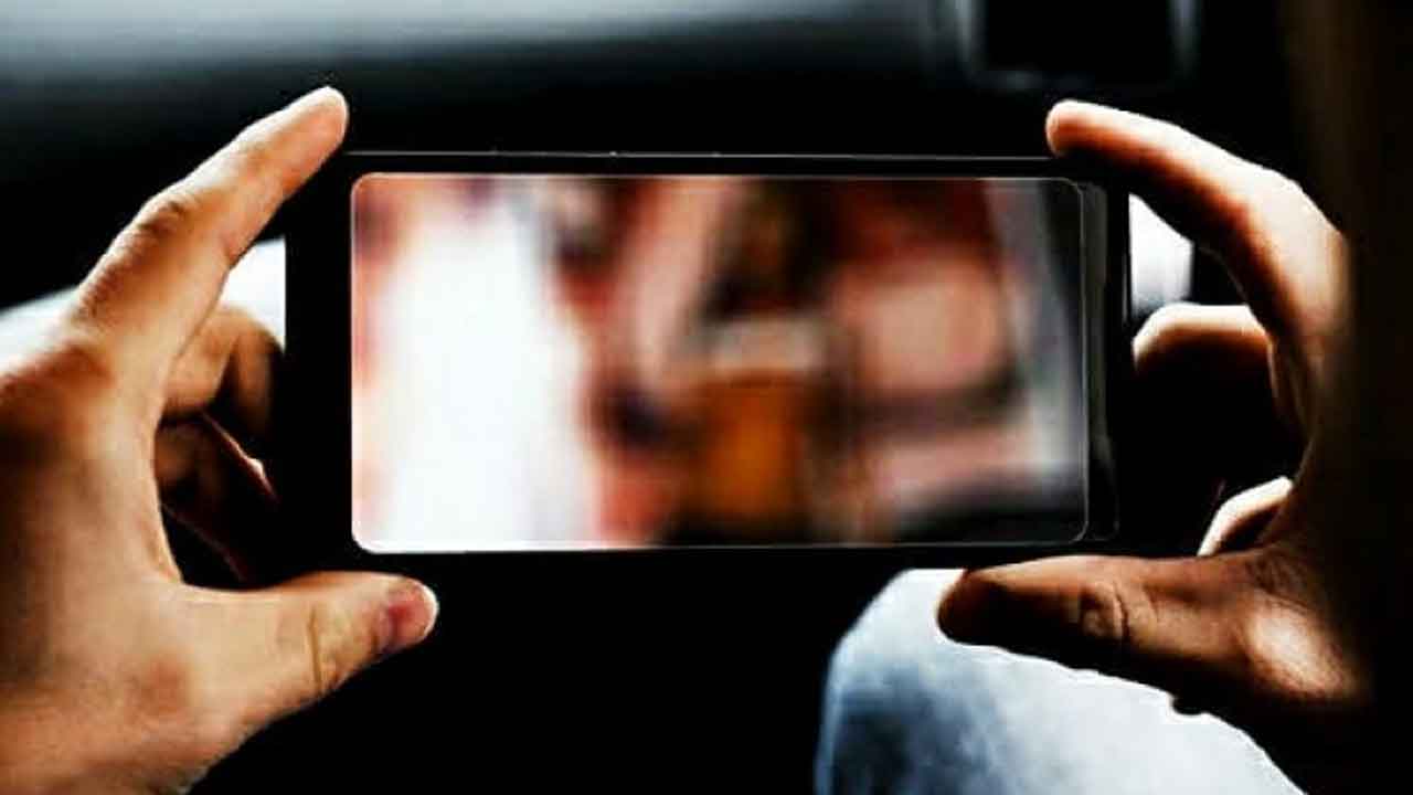 Gadwal | తన బైక్‌ ఇవ్వాలని అడిగినందుకు.. అతని భార్య సెల్‌కు అసభ్య వీడియోలు