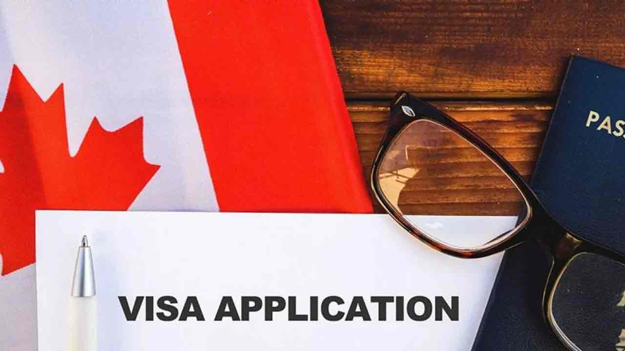 Student Visas: స్టూడెంట్ వీసాల‌ను త‌గ్గించిన కెన‌డా..