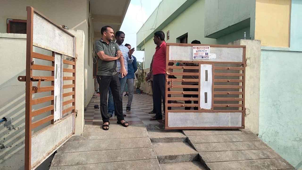 Warangal | వరంగల్ జిల్లాలో దొంగల బీభత్సం.. రూ.7.80 లక్షల నగదు అపహరణ