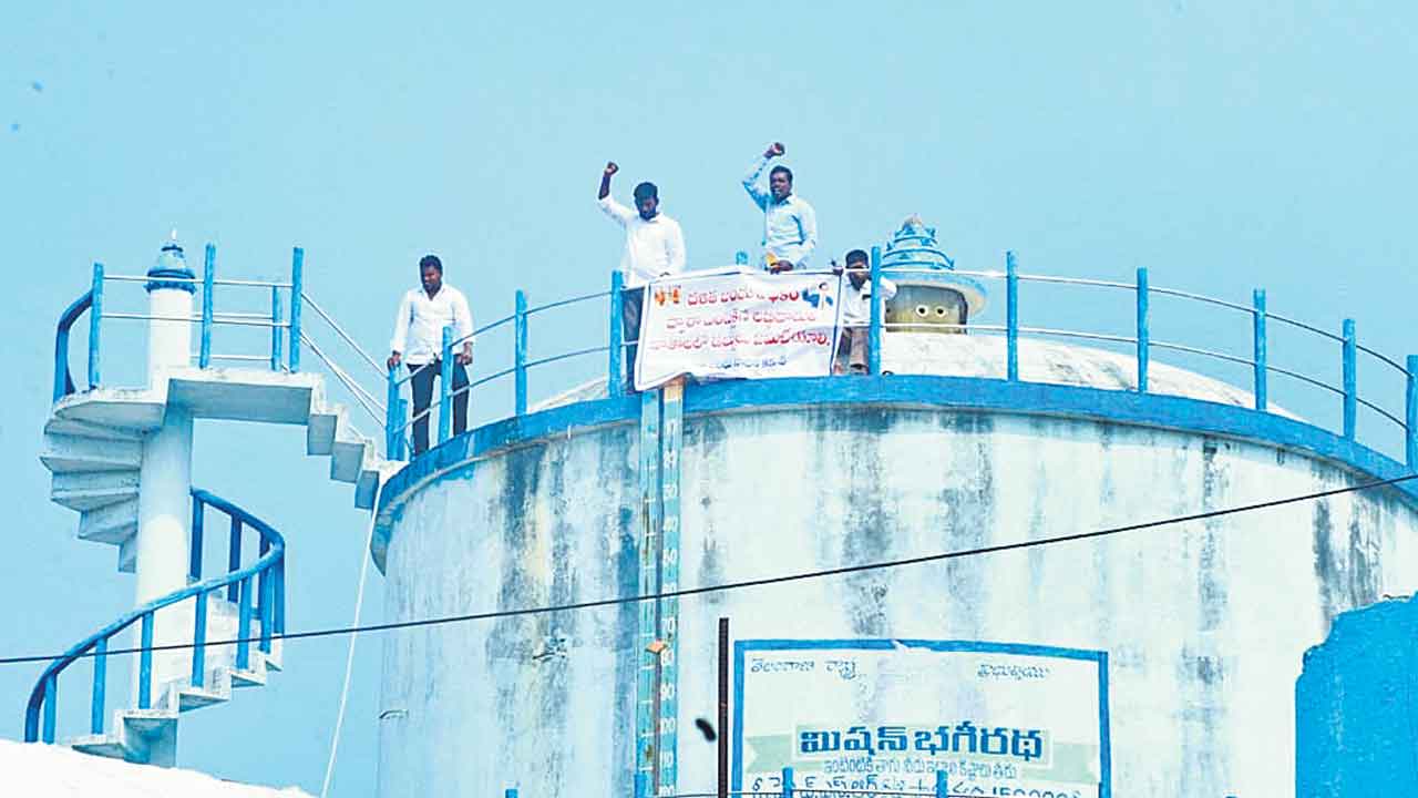 దళితబంధు కోసం ఆత్మహత్యాయత్నం