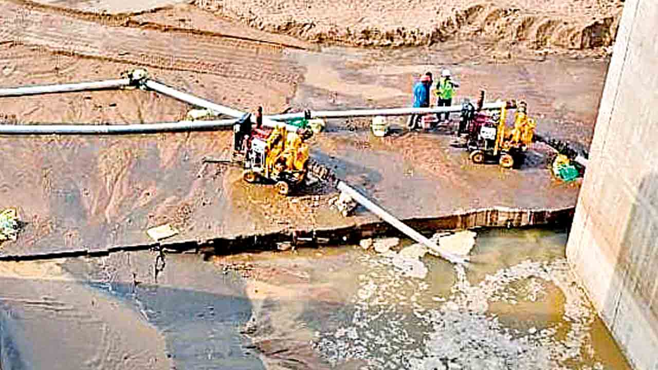 మూడు పిల్లర్లకు డైమండ్‌ కటింగ్‌