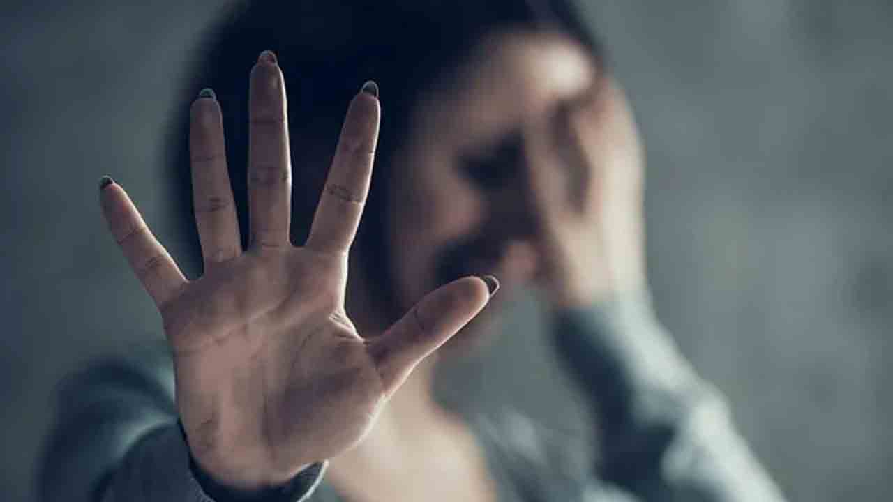 Congress Leader | కోరిక‌లు తీర్చాలంటూ కాంగ్రెస్ లీడ‌ర్ వేధింపులు.. లేదంటే ప్రాణాలు తీస్తాన‌ని బెదిరింపులు