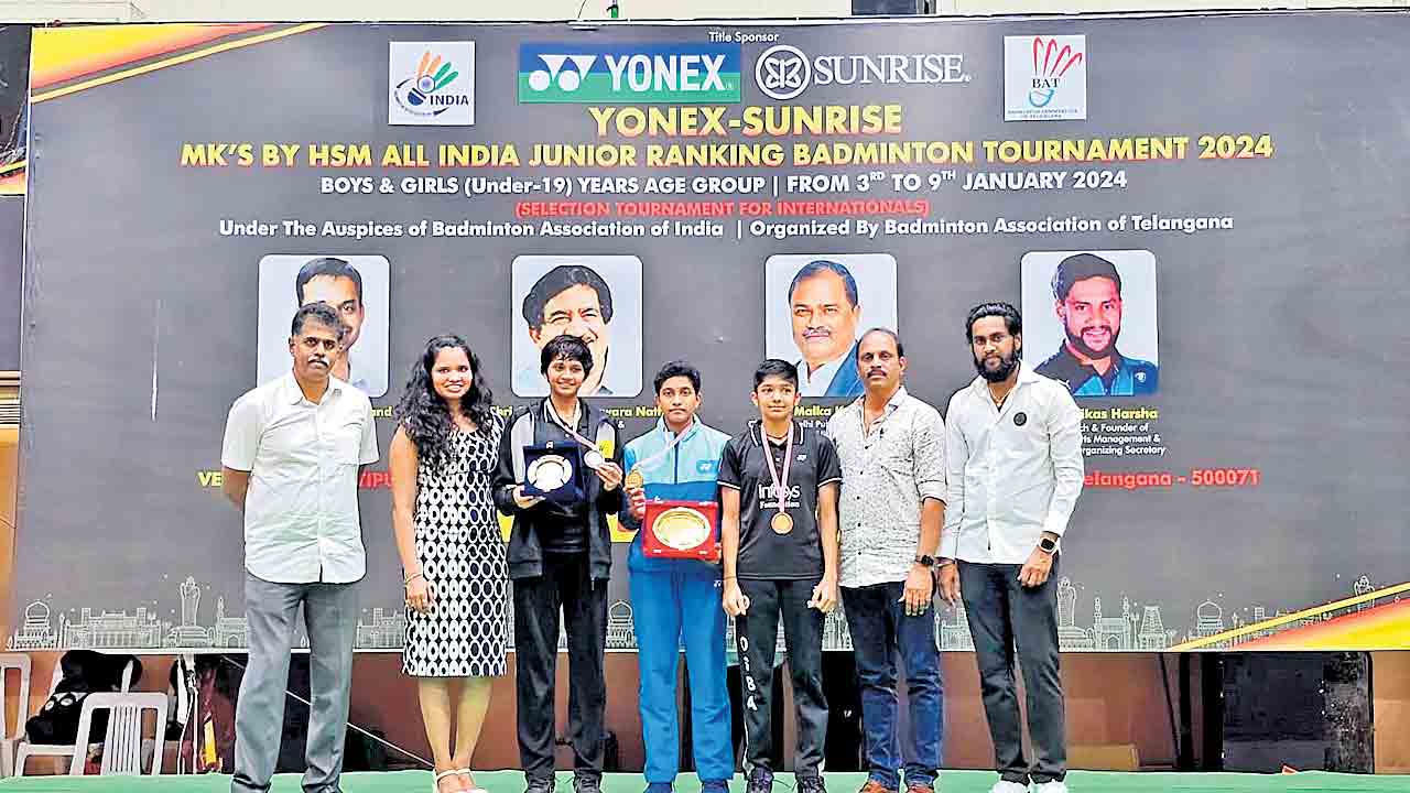 బ్యాడ్మింటన్‌ చాంప్‌ చరిష్మ