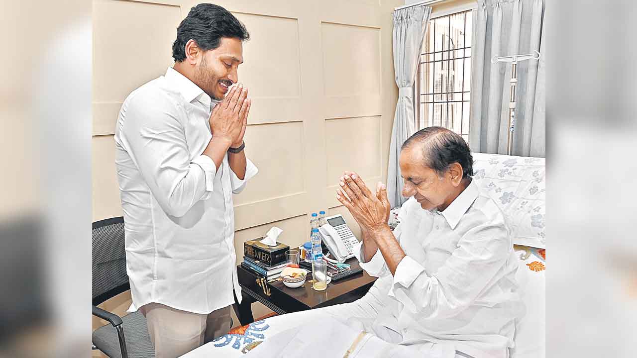 కేసీఆర్‌కు జగన్‌ పరామర్శ