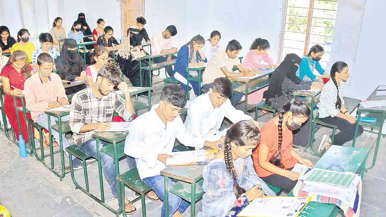 ఇంటర్‌ పరీక్షలు ప్రారంభం