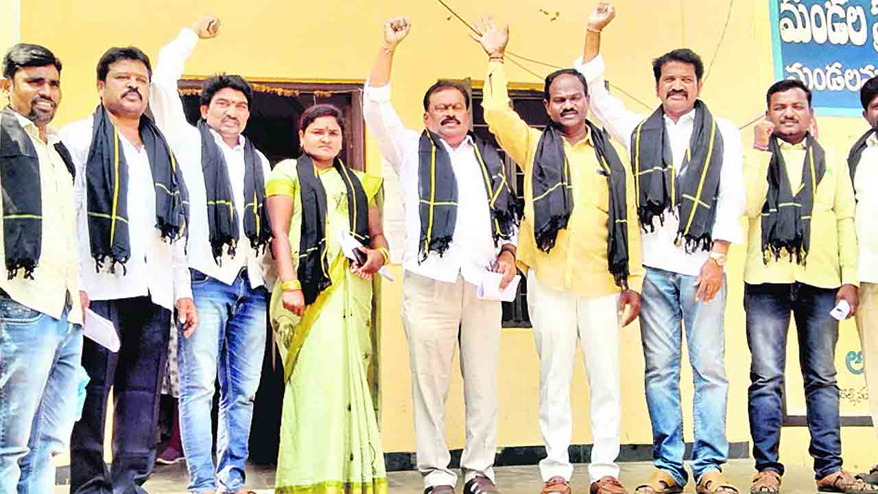 పోలీసుల తీరుపై మండల సభ ఆగ్రహం