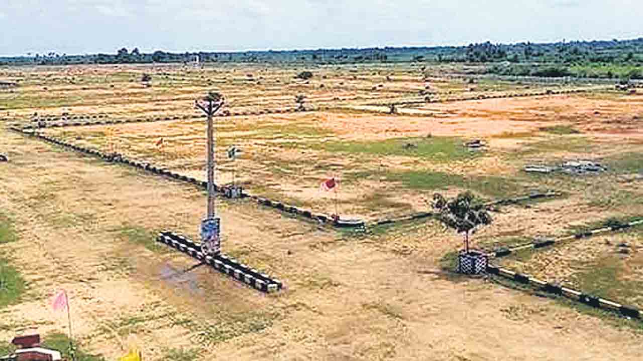 Hyderabad | పాత అనుమతులతో అక్రమ వెంచర్లు.. బిల్డర్లతో అధికారుల మిలాఖత్‌