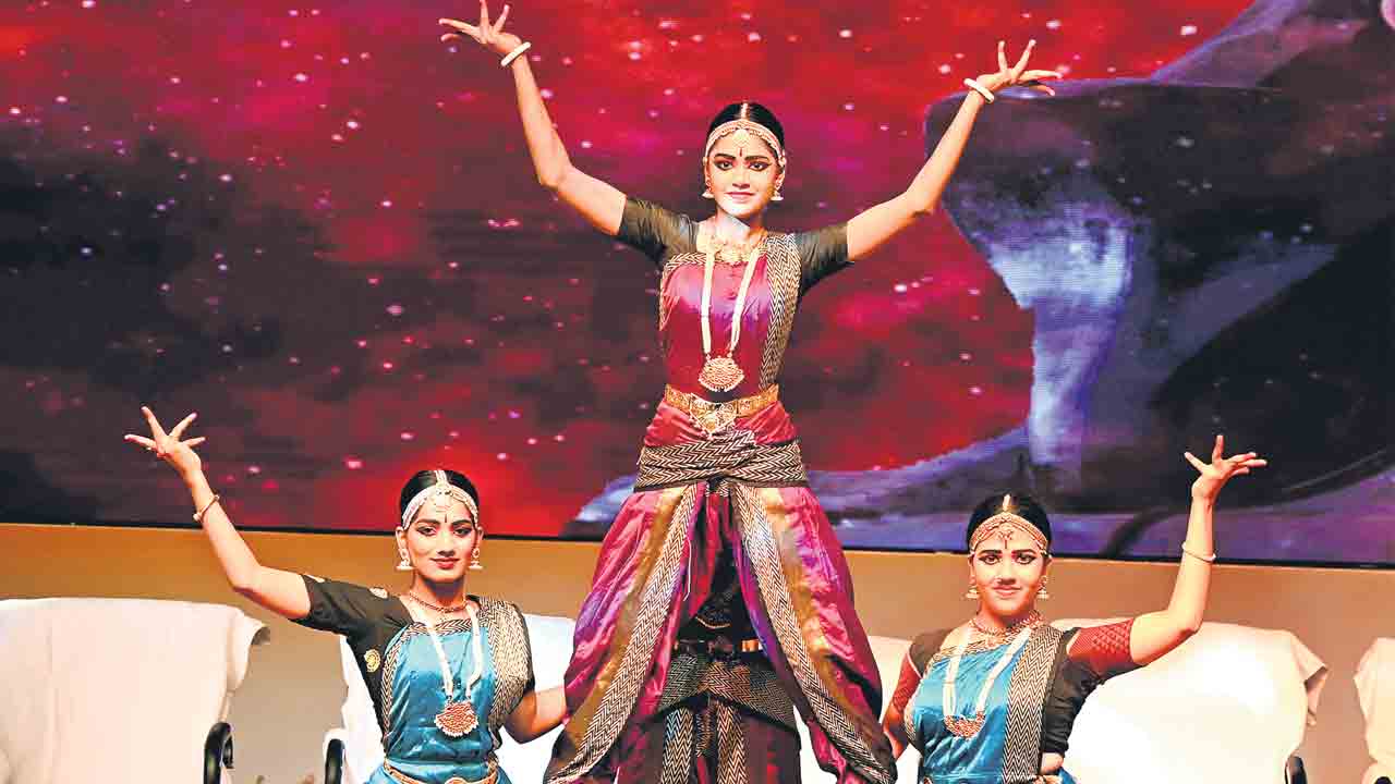 నృత్యాంజలి..