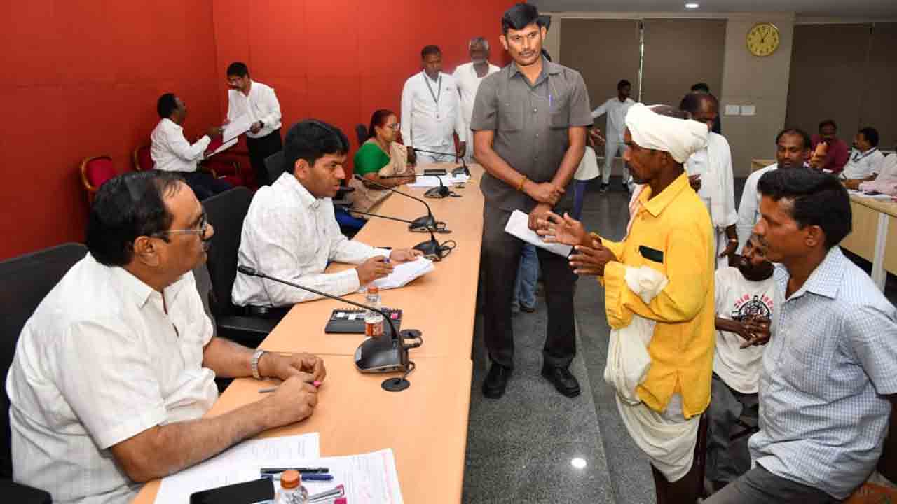 ప్రతి ఫిర్యాదునూ పరిష్కరించాలి