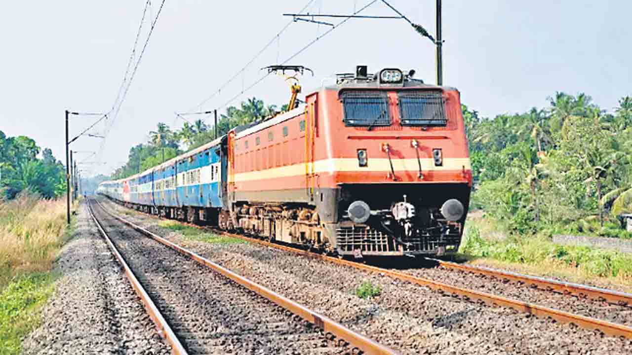 SCR | నెల రోజుల్లో 13.22 మిలియన్‌ టన్నుల సరుకు రవాణా.. దక్షిణ మధ్య రైల్వే చరిత్రలోనే అత్యధికం