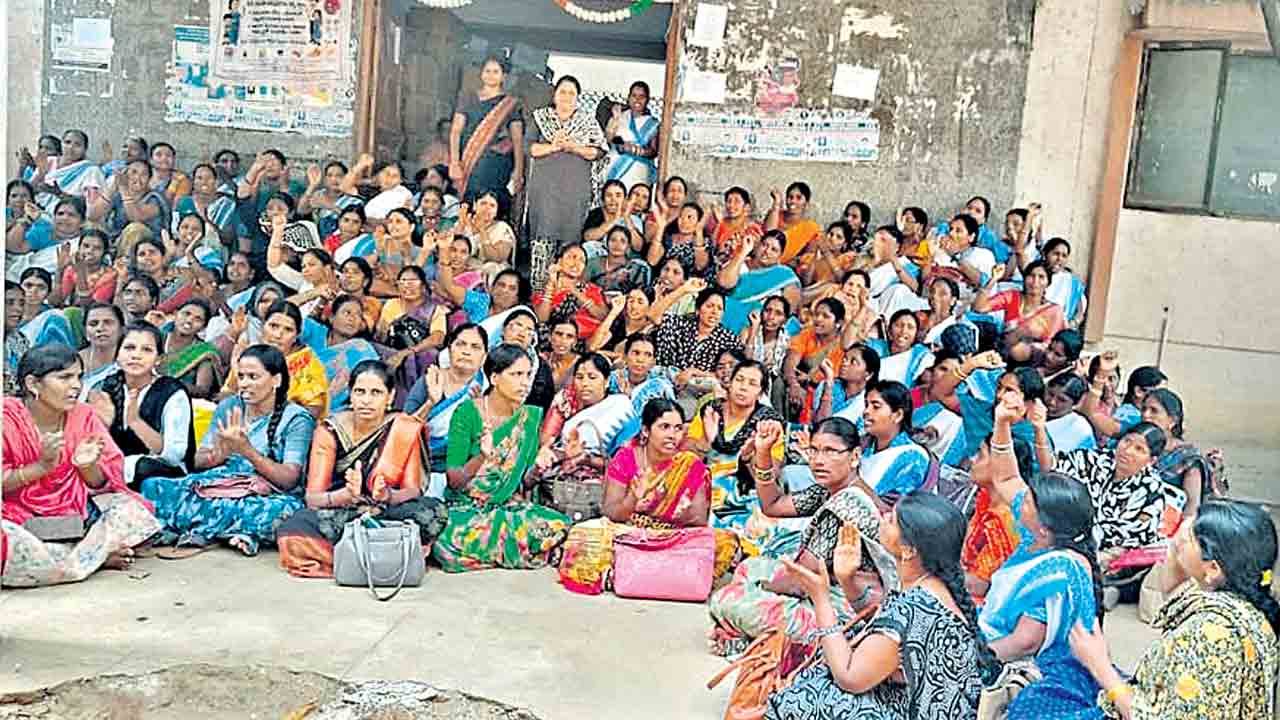 Asha Workers | 2 నెలలుగా ఆశవర్కర్లకు జీతాల్లేవ్‌..  ప్రతి నెలా 1నే వేతనాలివ్వడంలో విఫలమైన కాంగ్రెస్‌ ప్రభుత్వం